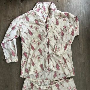 Vintage pajama set❤️

✨size-s/m
✨condtion-no noticable stains or flaws